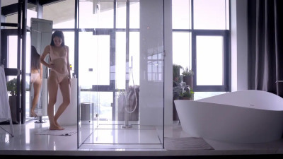 Ariellilita Takes A Shower & Pleasures Herself