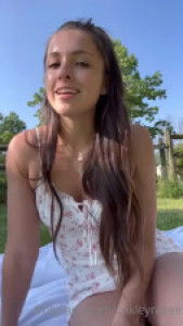 Oakley Rae Masturbates Outside While She Gives You JOI