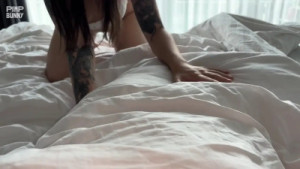 AsyaKlymclovins Gets Railed By Her Boyfriend On White Sheets