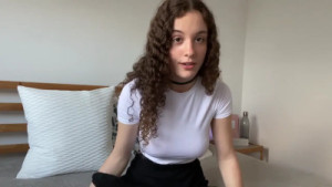 Love Lilah Pleases Herself While Giving JOI