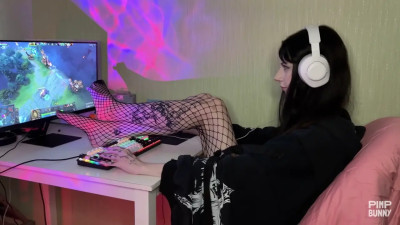 Your Alt Girlfriend Loses Your Dota2 MMR But You Can’t Stay Mad At Her