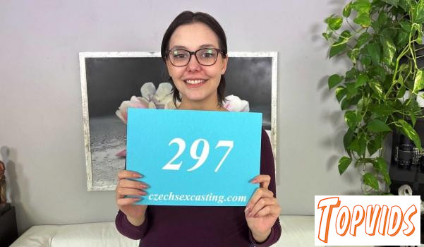 Iris Bloom - Sexy Slovakian knows how to make an impression - E297