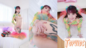 Charlotte Sartre - Candy Stick