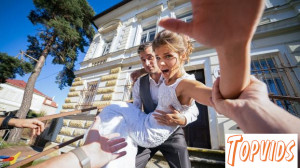 Mia Trejsi & Alexis Crystal - Swipe Wife, Big Bummer