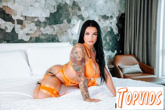 Payton Preslee - Curves to Die For