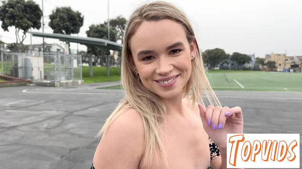 Khloe Kingsley - Chloe Carter Fucks In Public