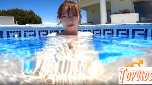 Kate Quinn - Footjob In The Pool