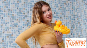 Nikoletta - Squeaky Clean