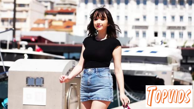 Abby - Abby, 20 years old, dreamed of a very military fuck...