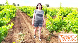 Leila - 37 years old, takes part in a winemaking trio!