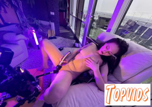 Mira D - Mira D Tries The Fucking Machine And Gets Deep Fast Pounding To Orgasm