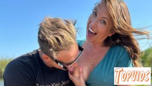 Daphne - Natte Daphne Deint Hard Op en Neerf