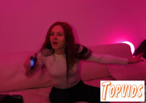 Lea - Ginger Lea Vaping And Masturbating With A Rabbit Dildo