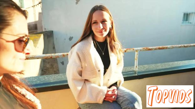 Emma - Emma & Jojo - Emma, 21 years old, from Paris!