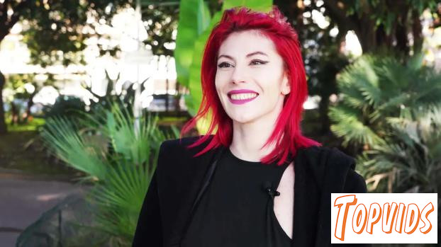 Chipie - Up for a threesome, Chipie is in her element!