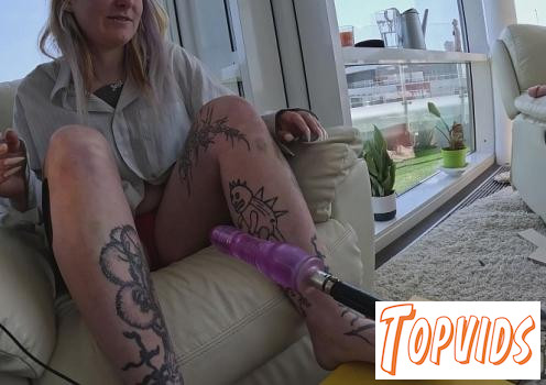 Brille - Brille Gets Fucked Hard And Fast By The Fucking Machine