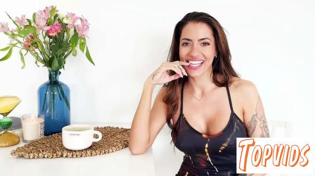 Coco Bae - Coco Bae, the seductress's smile...