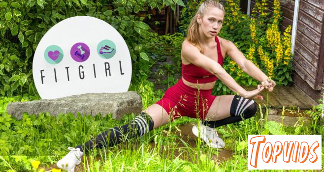 Nika Murr - Nika Murr stretches her pussy