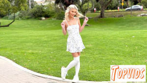 Emma Rosie - EARLY LEAK  Emma Rosie - Blue Eyed Emma Rosie Shaved Pussy Gets Stretched Out