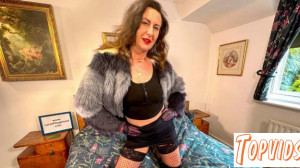 Lara's Playground - Retro Hooker