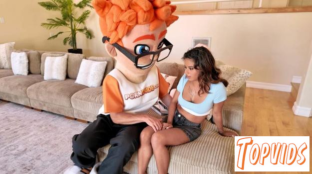 Isabella Jules - Isabella Jules Gets Some Inspiration from Porn Dude