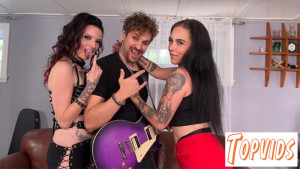 Velour Noir & Vanessa Therock - Sex And Squirt