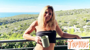 Kleo - Kleo, three tails to satisfy her...