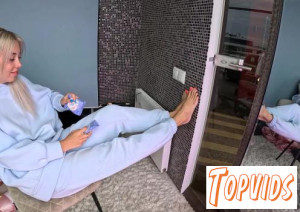 Rosalinda - Candy Girl Rosalinda Naked And Shy In Front Of A Mirror