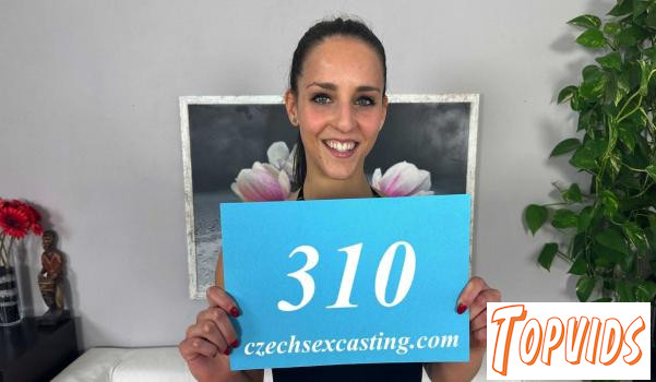 Betzz - Czech exhibitionist wants to show her sexy body - E310