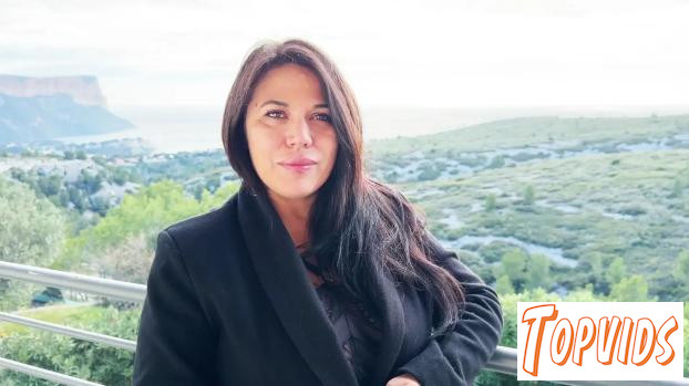 Vicky - Vicky, 40 years old, two tails to start the year off right!