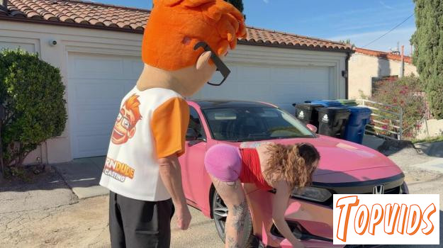 Avalon Mira - Porn Dude Peeks Under Avalon Mira’s Hood