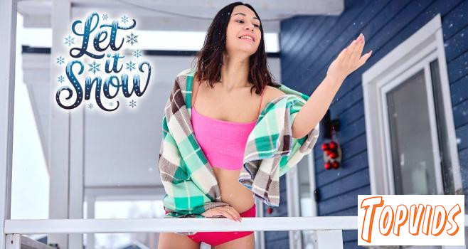 Roxy Muray - Play with Roxy in the snow