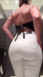 Kirstentoosweet's Jiggly Cheeks Bathroom Showcase