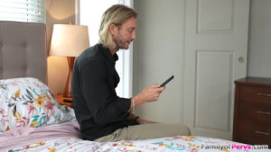 LolaValentine23 Caught Stepdad Jerking Off On Her Pics