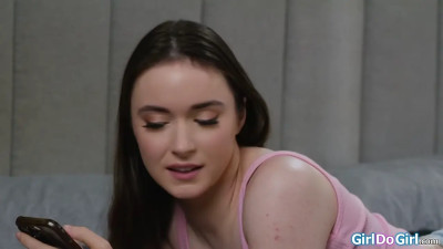 PamperedPenny Joins Hazel Moore & Sapphicsinss In A Threesome