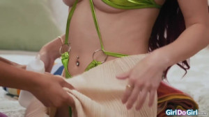 AmeenaGreen Makes MillionDollarCussy Squirt