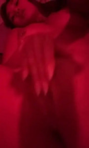 MxckeyMeiji Closes Up On Pussy Rubbing