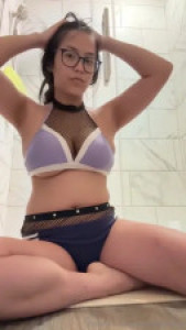 AndiiPoops Gets Off In The Bathroom