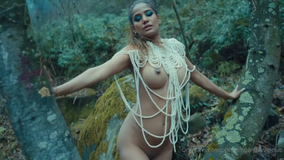 PoonamPandeyTV Shows Off Her Sultry Figure