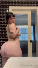 HaleyQuinnLa Twerks In Her Bathroom