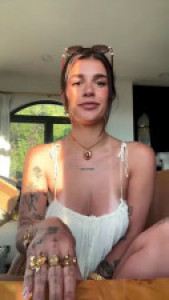 Ari Kytsya Strokes Her Dildo Live On Stream