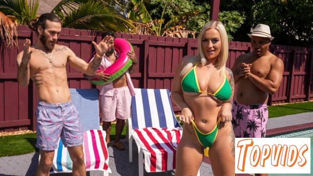 Elana Bunnz - Elana Bunnz Crashes The Party