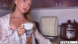 AJApplegateVIP Fingers Her Pussy On The Bed