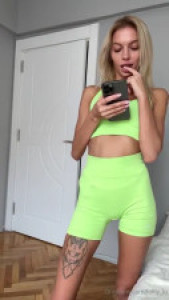 Lolly_luv Masturbates With Her Shoes On