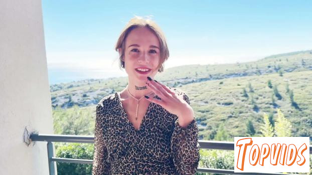 Alma - Alma, 24, finds pleasure with two men   