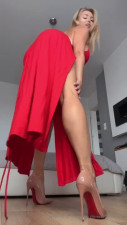 Miss_Donatella_Official Uses A Dildo On Her Pussy