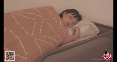 June Liu & Bunnybrownie's Lesbian Bunk Bed Sex