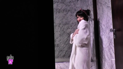 Jessica Beppler’s Nude Bubble Bath Tease