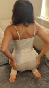 Kara J Lee Plays With Her Pussy On The Couch