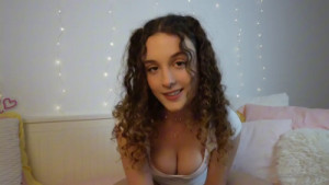 Love Lilah Masturbates While Giving JOI